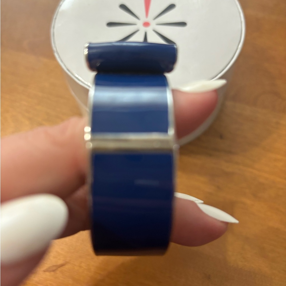 ISAAC MIZRAHI Bow Design Clasp Enamel Bracelet Watch - Picture 6 of 7